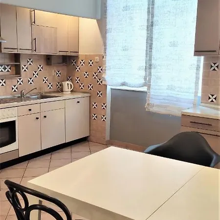 Reful Apartment Split