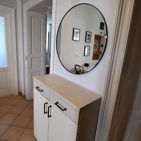 Reful Apartment Split