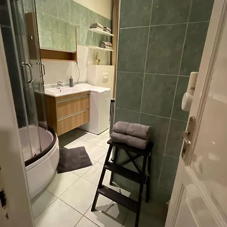 Reful Apartment Split