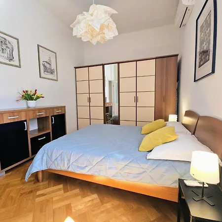 Reful Apartment Split