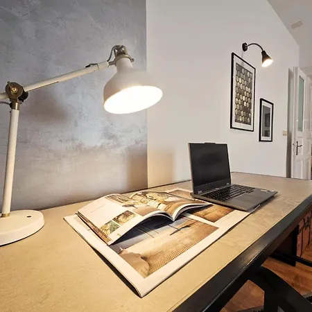 Reful Apartment Split